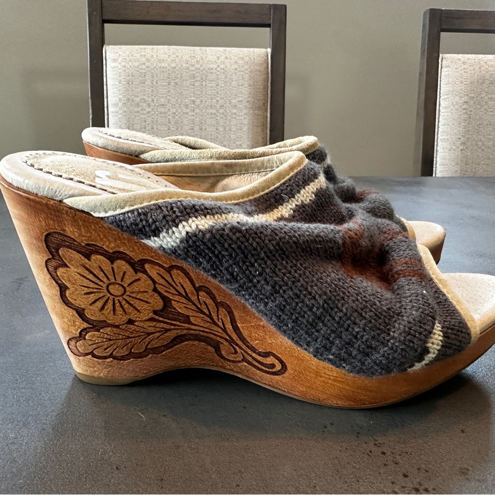 Report sweater wedges